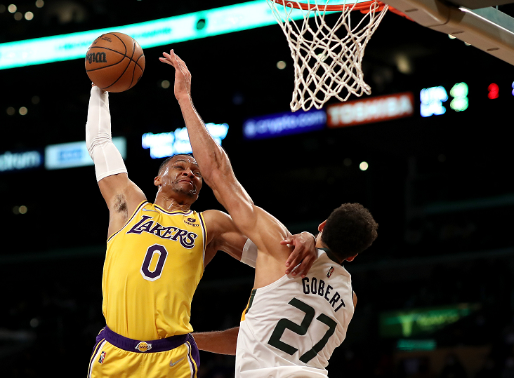  弗赖堡稳固防守奠定胜局基础