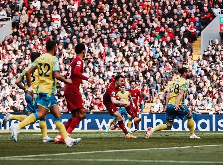  奥格斯堡定位球战术屡建奇功